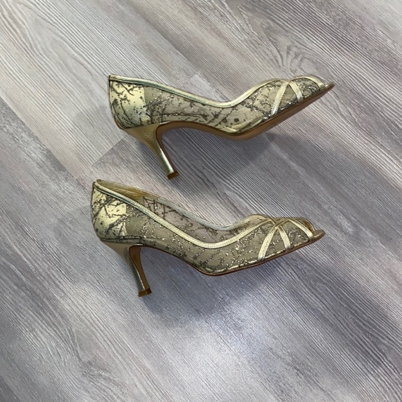 Stuart Wietzman Filgre Gold, Sparkly, Peak-a-boo High/Kitten Heels Size 7 - Picture 4 of 10